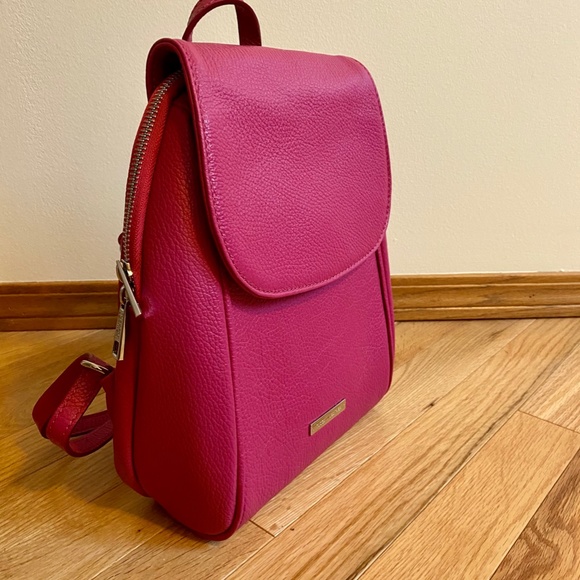 NWT beautiful hot pink mini leather backpack - made in Italy by Tuscany Leather - Picture 4 of 8
